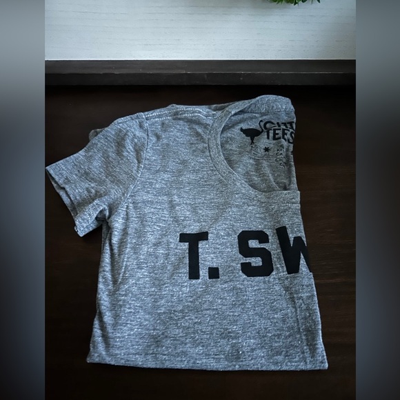 Taylor Swift T.SWIFT
Vintage t
Taylor Swift - the Chive exclusive t-shirt. - Picture 3 of 7